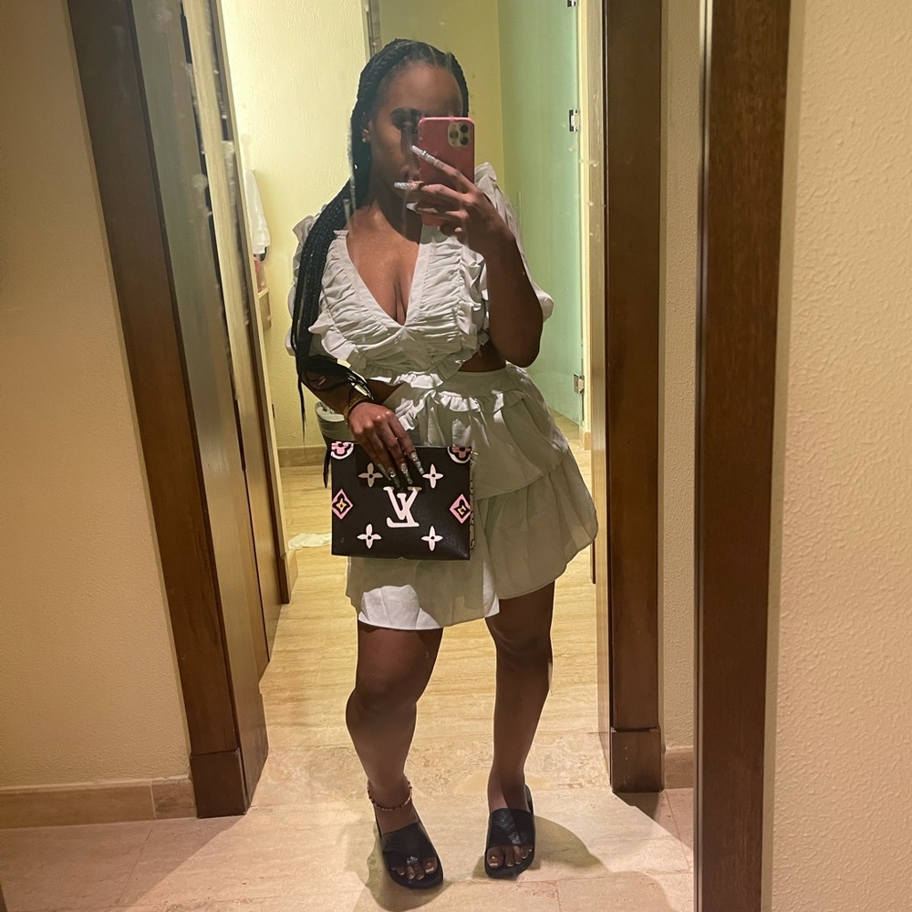 Meet your Posher, The Lux Dealer 🤪